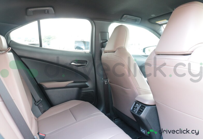 Lexus UX Green