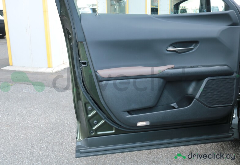 Lexus UX Green