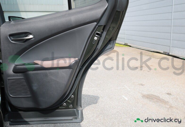 Lexus UX Green