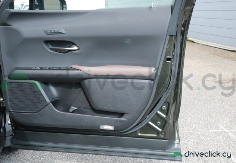 Lexus UX Green