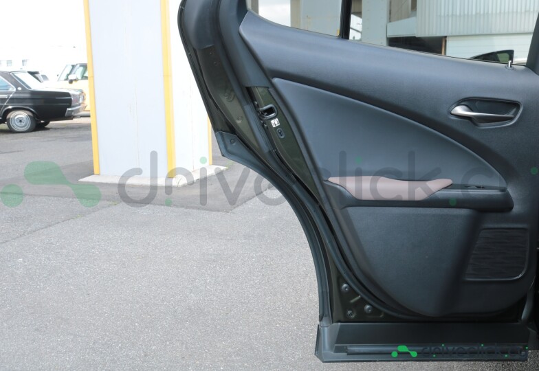 Lexus UX Green