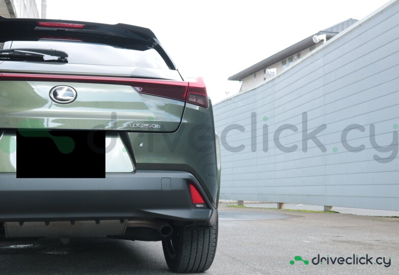 Lexus UX Green
