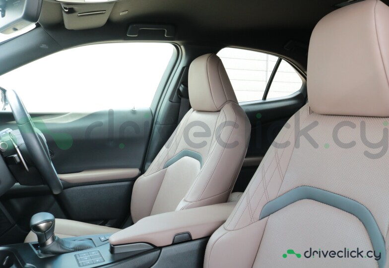 Lexus UX Green