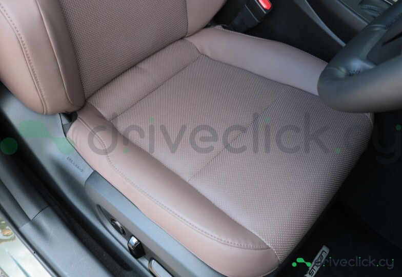 Lexus UX Green