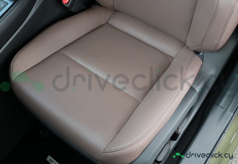Lexus UX Green