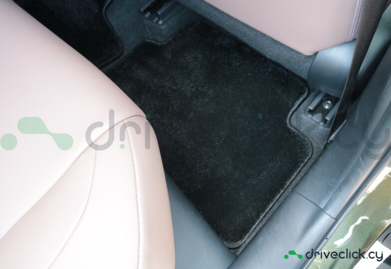 Lexus UX Green