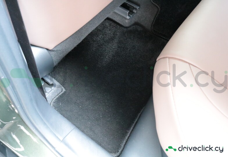 Lexus UX Green