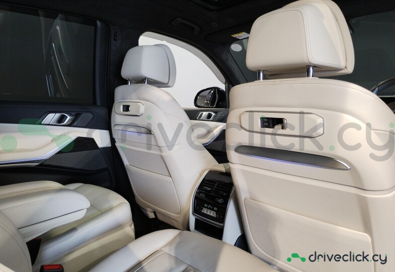 BMW X7 Blue