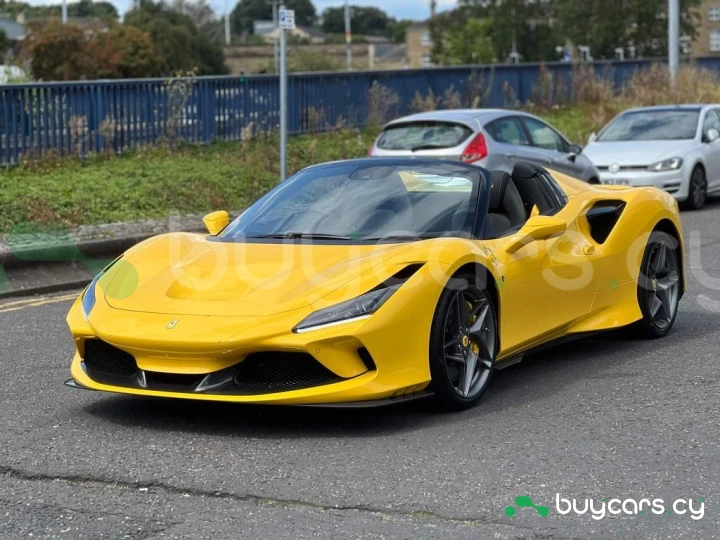 Ferrari F8 Spider Желтый