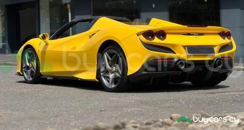 Ferrari F8 Spider Желтый