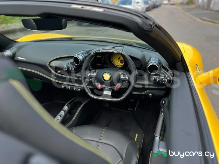 Ferrari F8 Spider Желтый