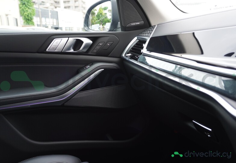 BMW X7 Blue