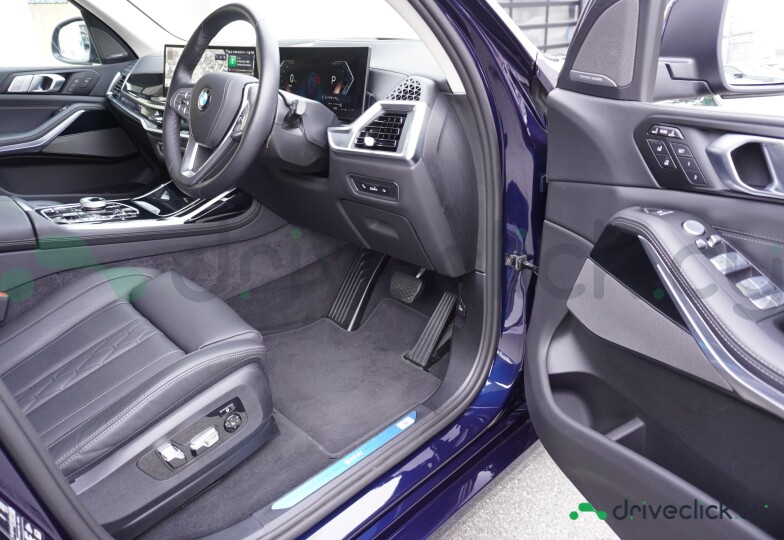 BMW X7 Blue