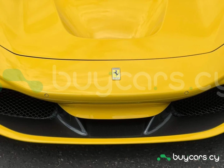 Ferrari F8 Spider Желтый