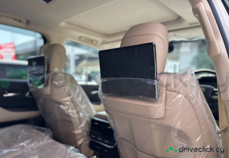 Toyota Land Cruiser 300 White