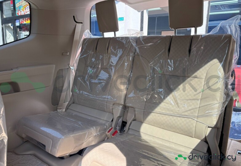 Toyota Land Cruiser 300 White
