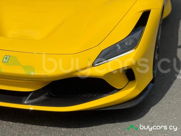 Ferrari F8 Spider Желтый