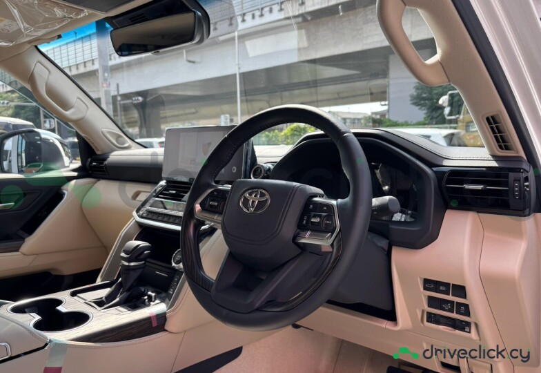 Toyota Land Cruiser 300 White