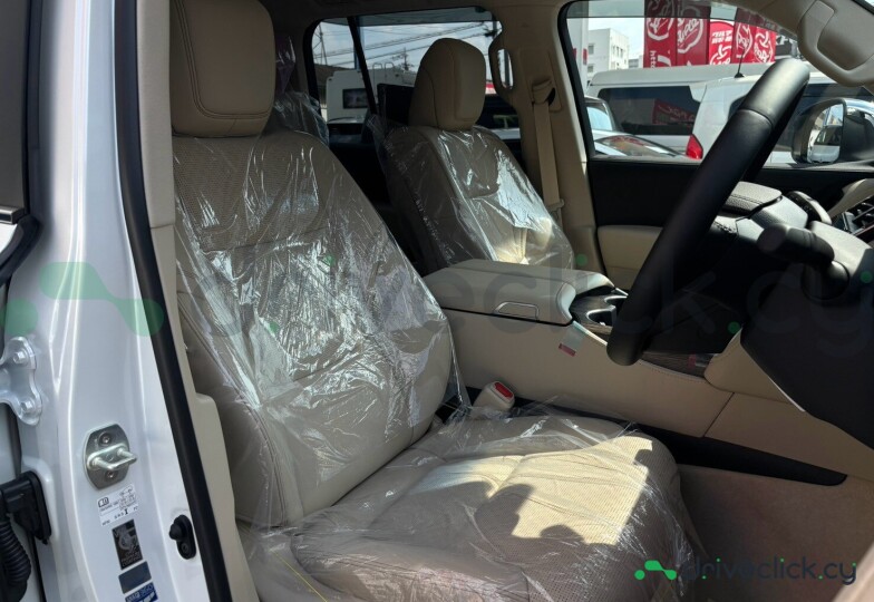 Toyota Land Cruiser 300 White