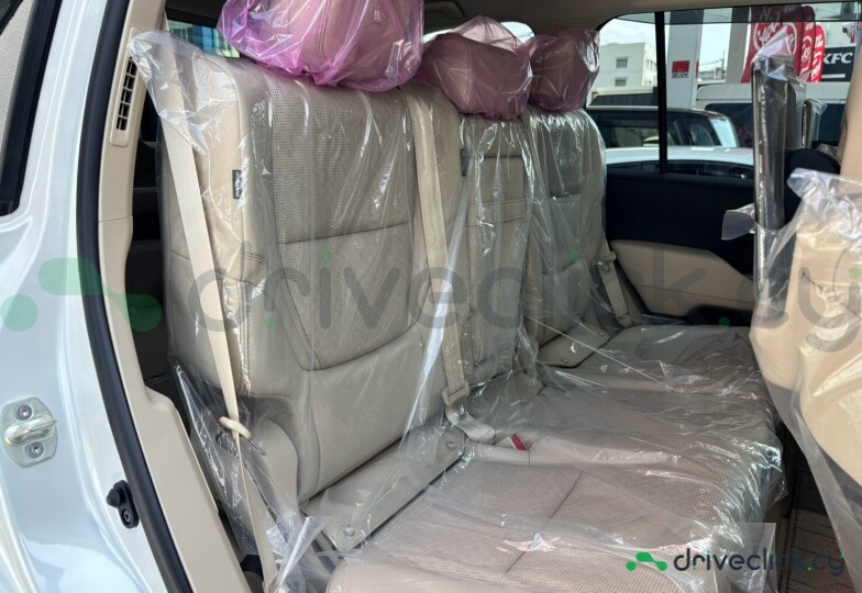 Toyota Land Cruiser 300 White