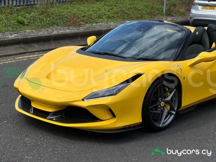 Ferrari F8 Spider Желтый