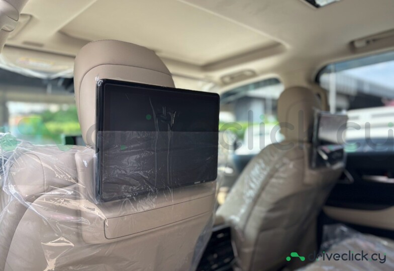 Toyota Land Cruiser 300 White