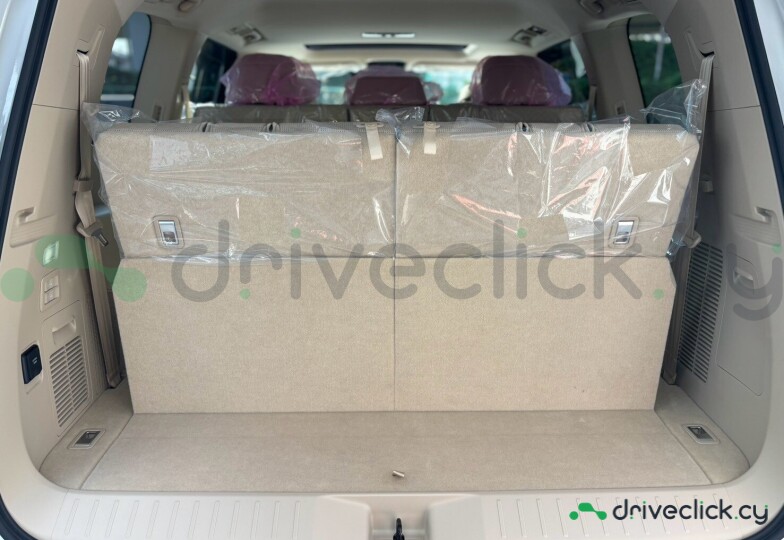 Toyota Land Cruiser 300 White