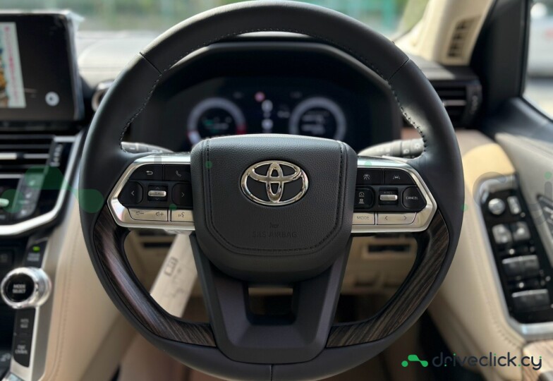 Toyota Land Cruiser 300 White