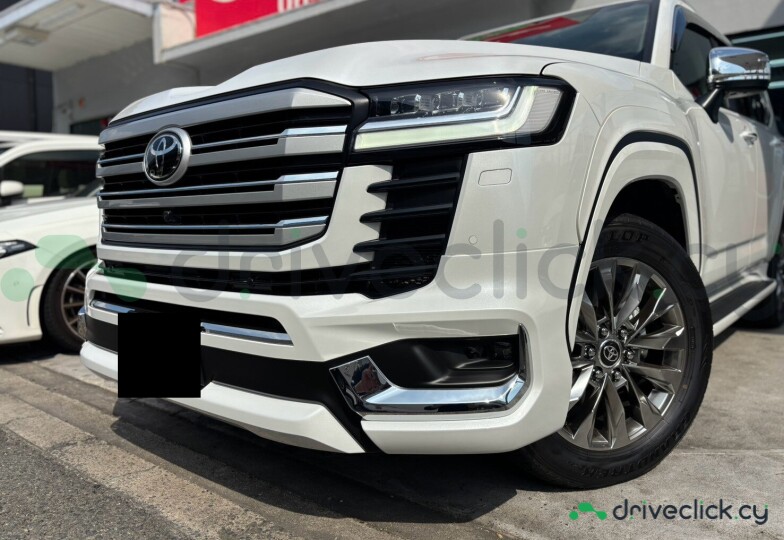 Toyota Land Cruiser 300 White