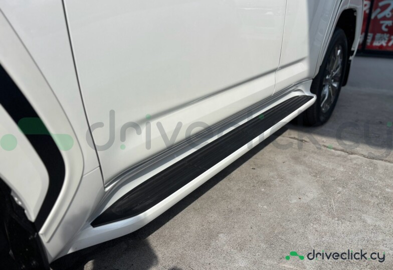 Toyota Land Cruiser 300 White
