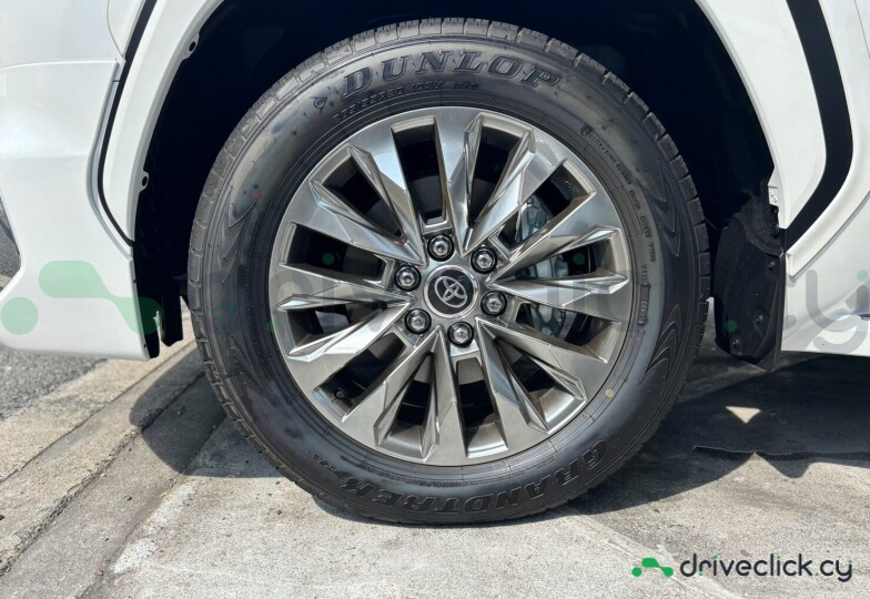 Toyota Land Cruiser 300 White
