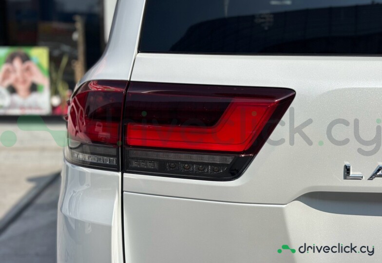 Toyota Land Cruiser 300 White
