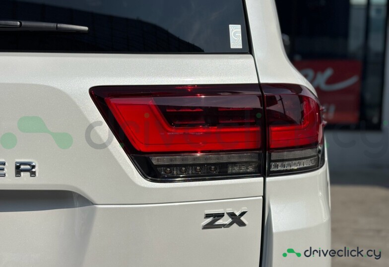 Toyota Land Cruiser 300 White