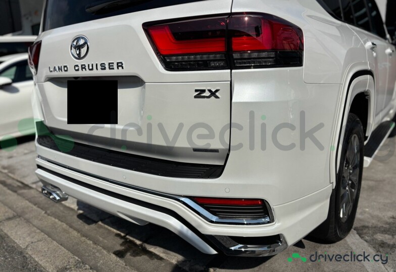 Toyota Land Cruiser 300 White