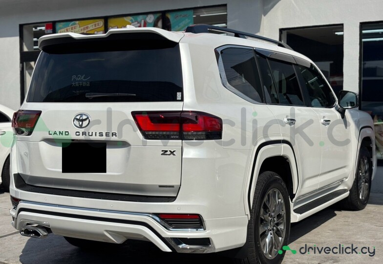 Toyota Land Cruiser 300 White