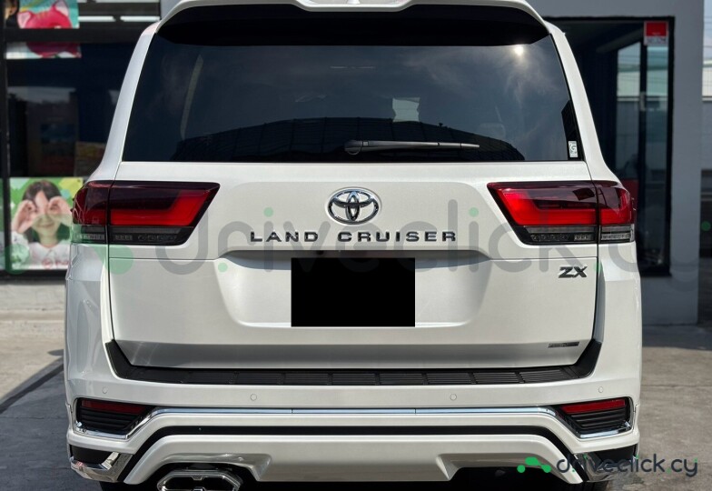 Toyota Land Cruiser 300 White