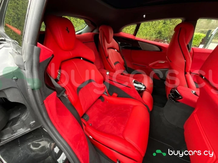 Ferrari Purosangue Черный