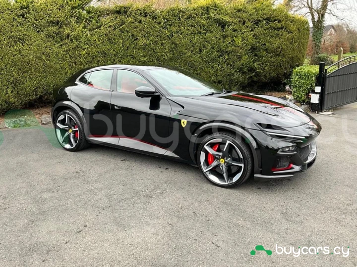 Ferrari Purosangue Черный