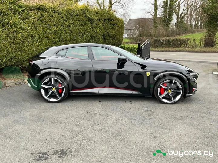 Ferrari Purosangue Черный