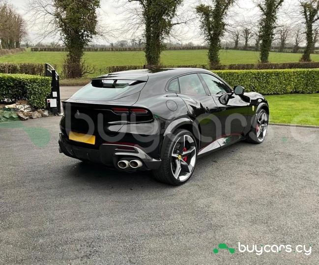 Ferrari Purosangue Черный