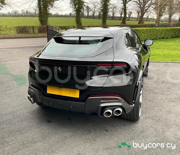 Ferrari Purosangue Черный