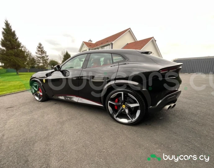 Ferrari Purosangue Черный