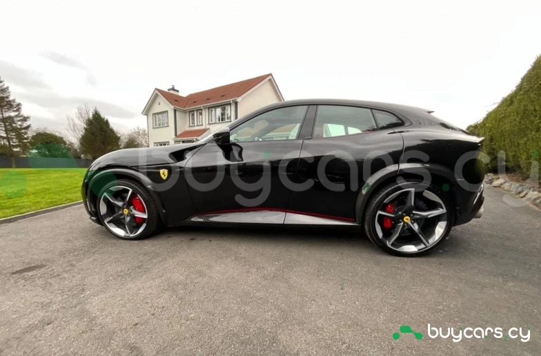 Ferrari Purosangue Черный