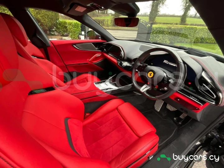 Ferrari Purosangue Черный