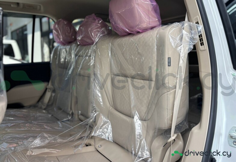 Toyota Land Cruiser 300 White