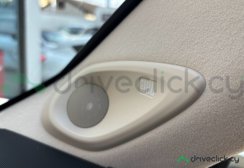 Toyota Land Cruiser 300 White