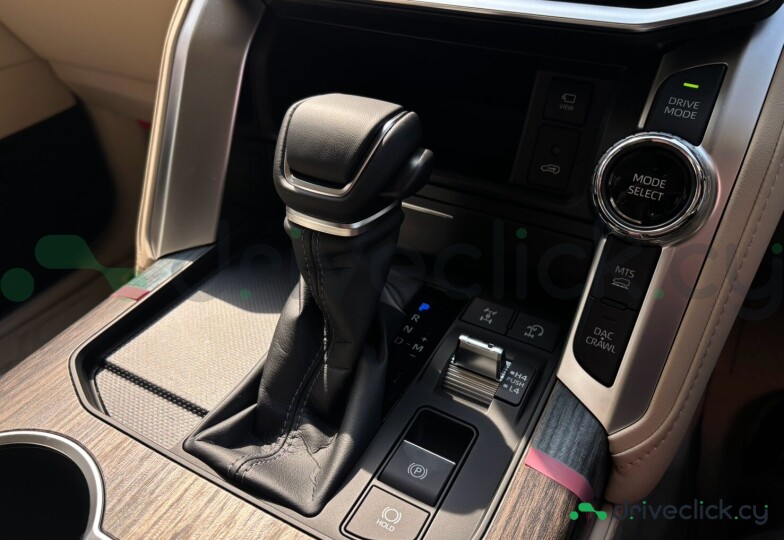 Toyota Land Cruiser 300 White