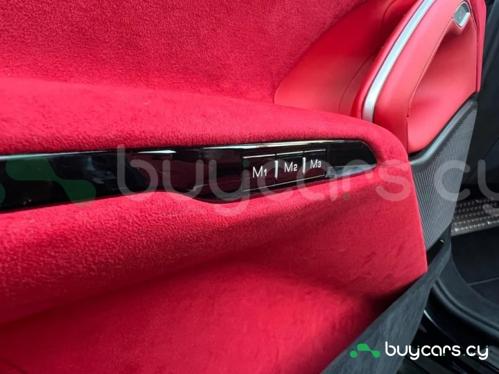 Ferrari Purosangue Черный