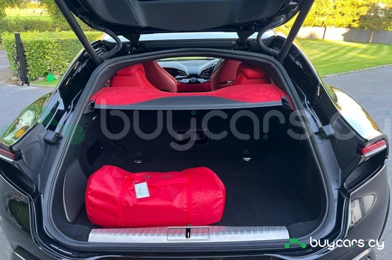 Ferrari Purosangue Черный