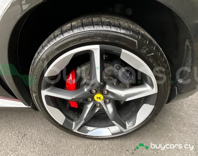 Ferrari Purosangue Черный